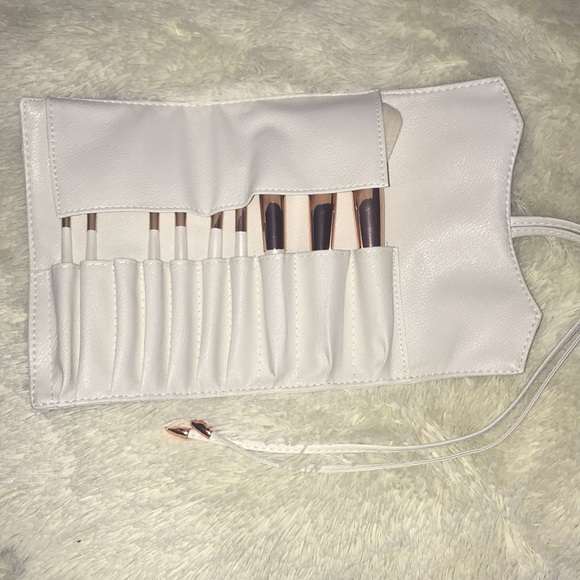 la Beauté Soi Vegan Makeup Brushes with Travel Case - Picture 2 of 8